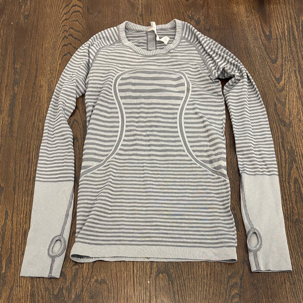 Lululemon Athletica Women’s Gray & White Striped Long Sleeve Athletic Top Size 4